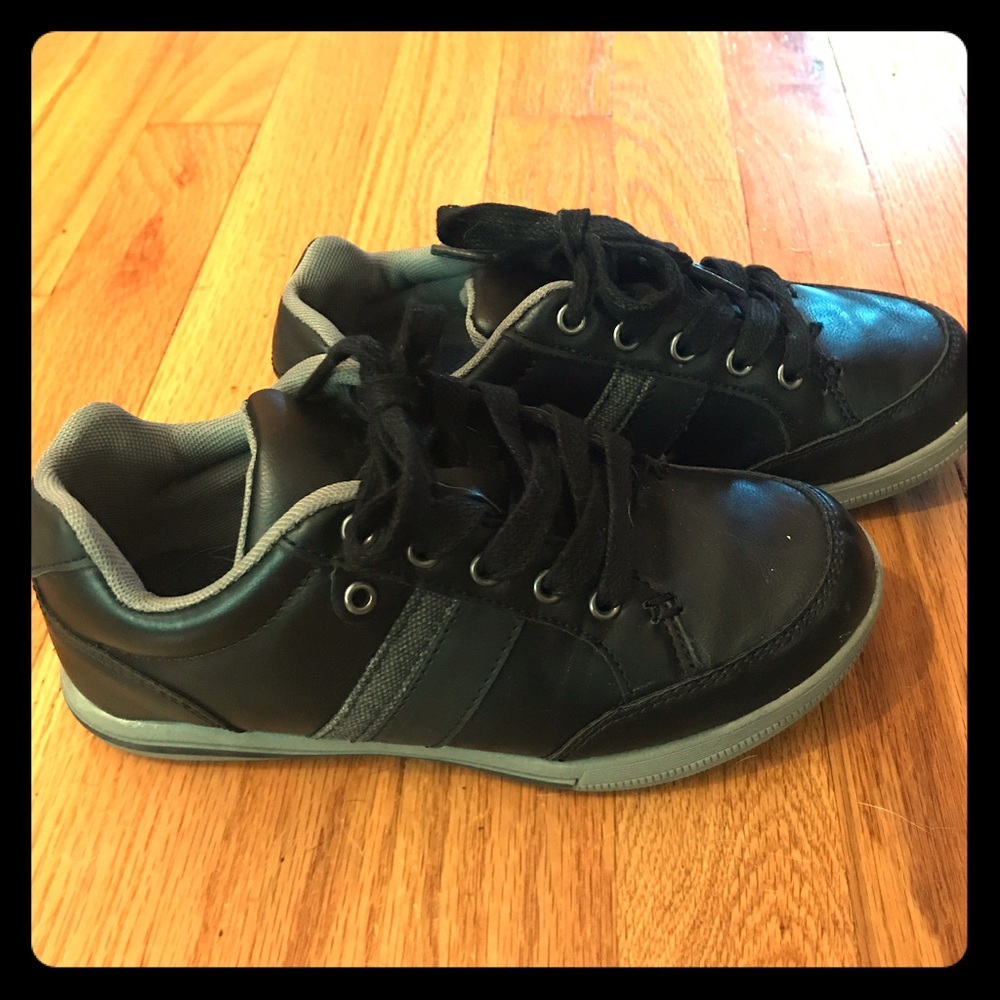 Size 2 casual shoe - EUC