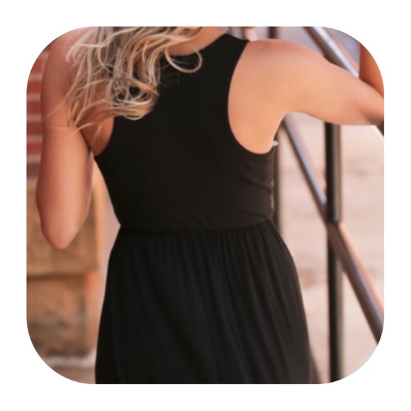 Simple black tank maxi dress - Picture 3 of 3
