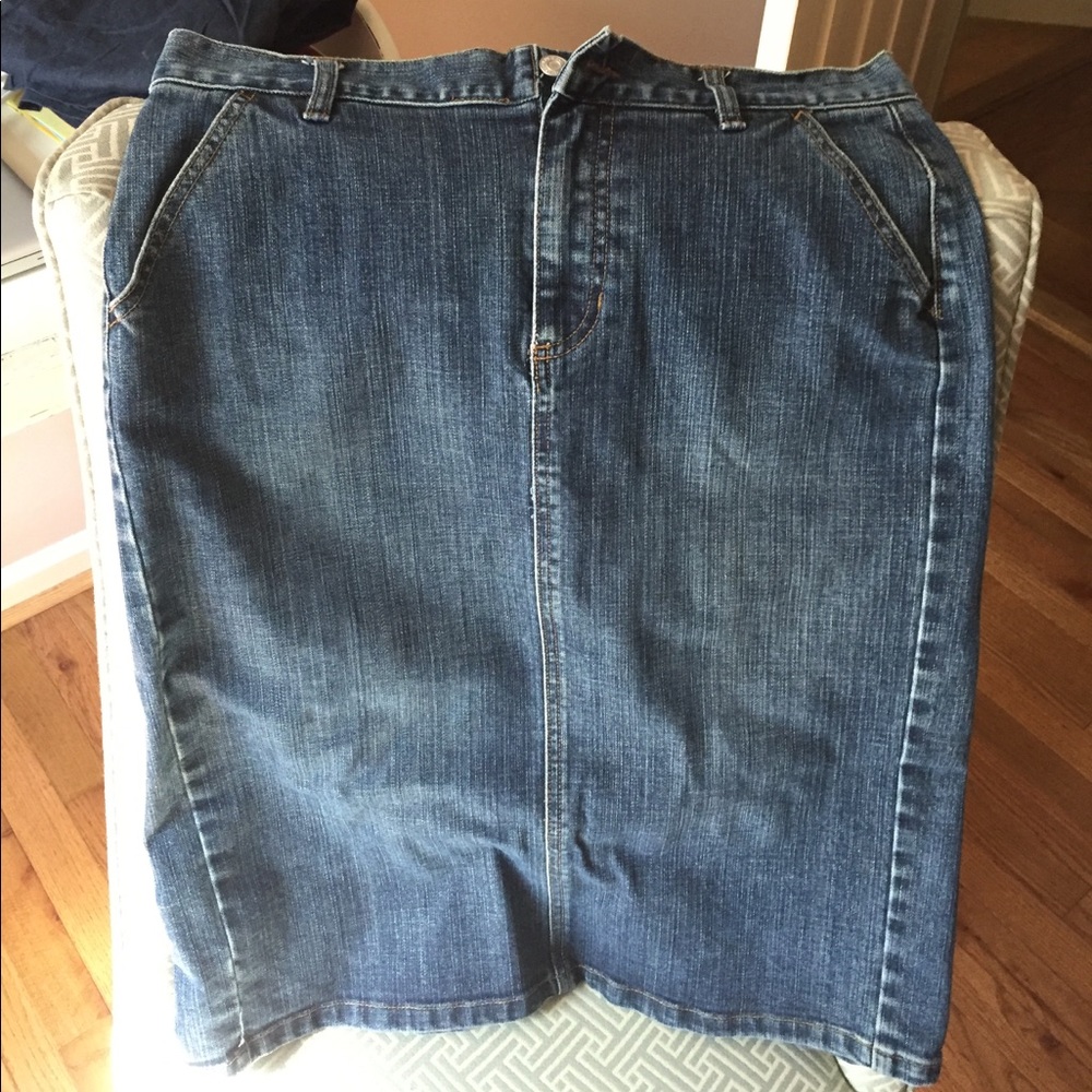 GAP jean pencil skirt size 8.