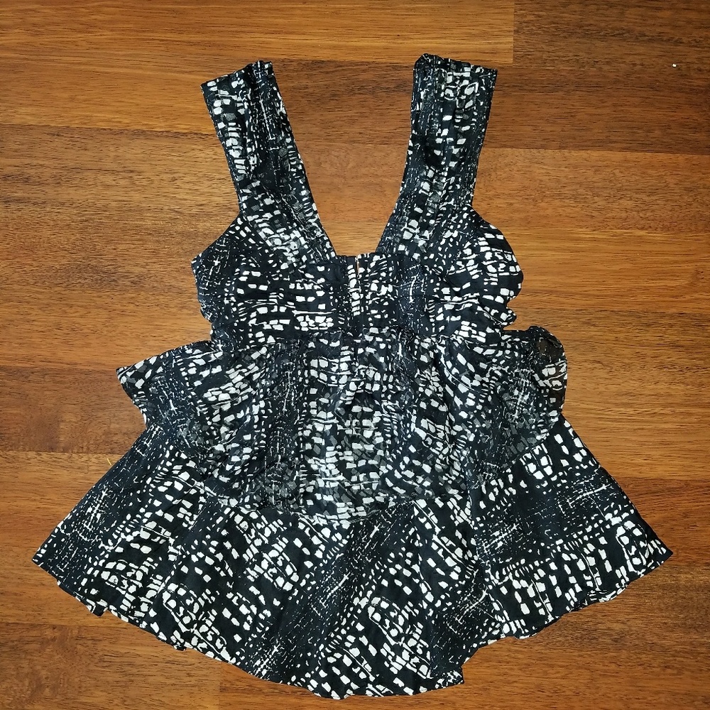 2B.Rych Fun flirty sleeveless top