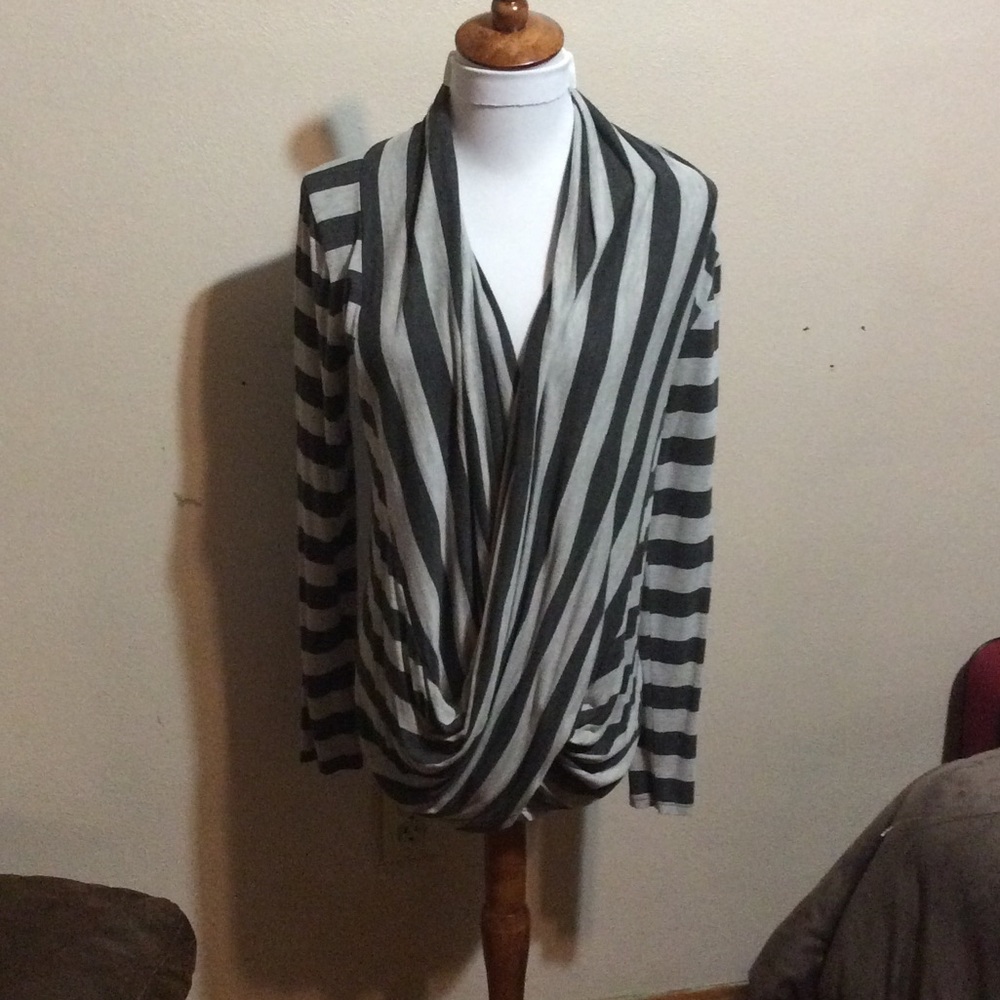 Long sleeve accent shirt