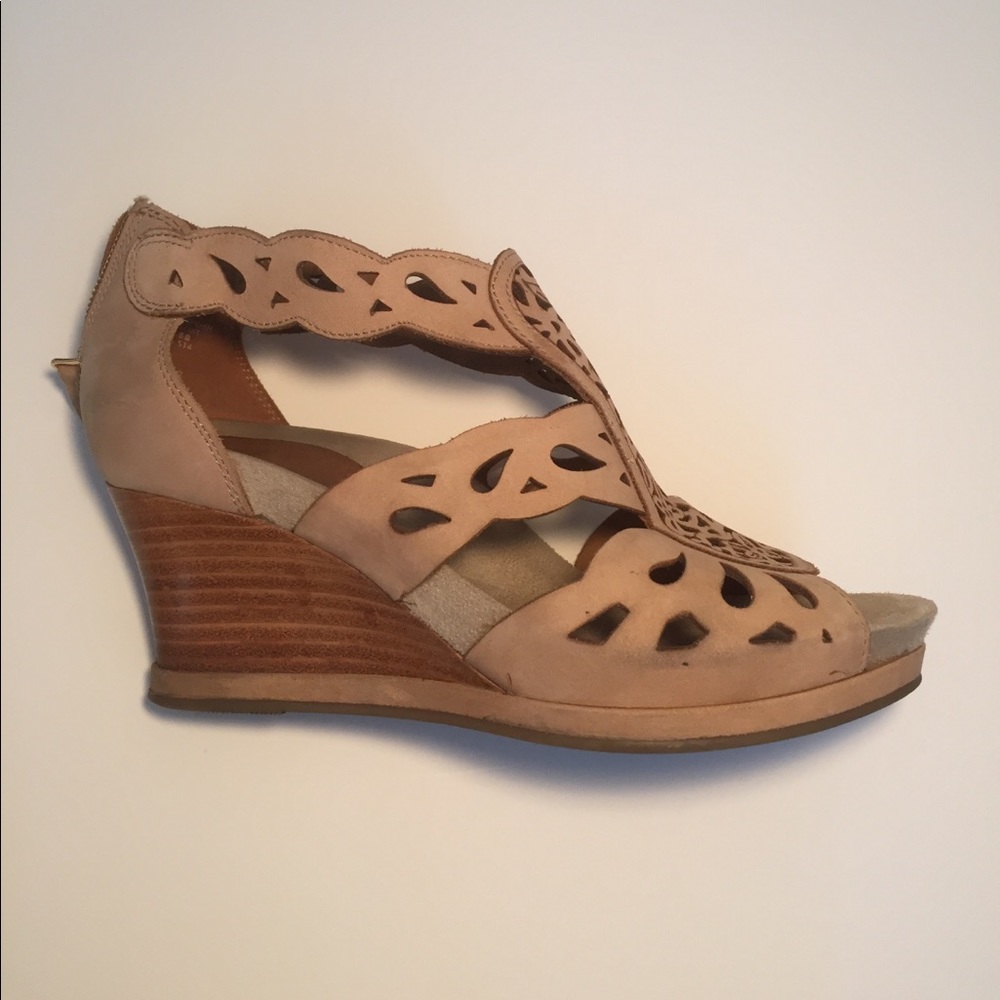 Earthies laser cut leather stacked heels