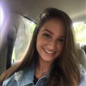 Meet your Posher, Laura