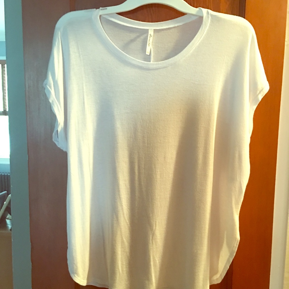 White tee