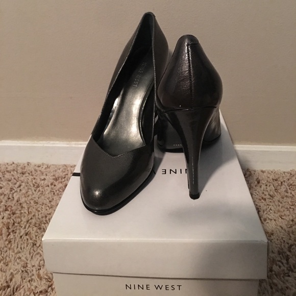 Nine West heels- pewter. size 8.5 - Picture 1 of 1