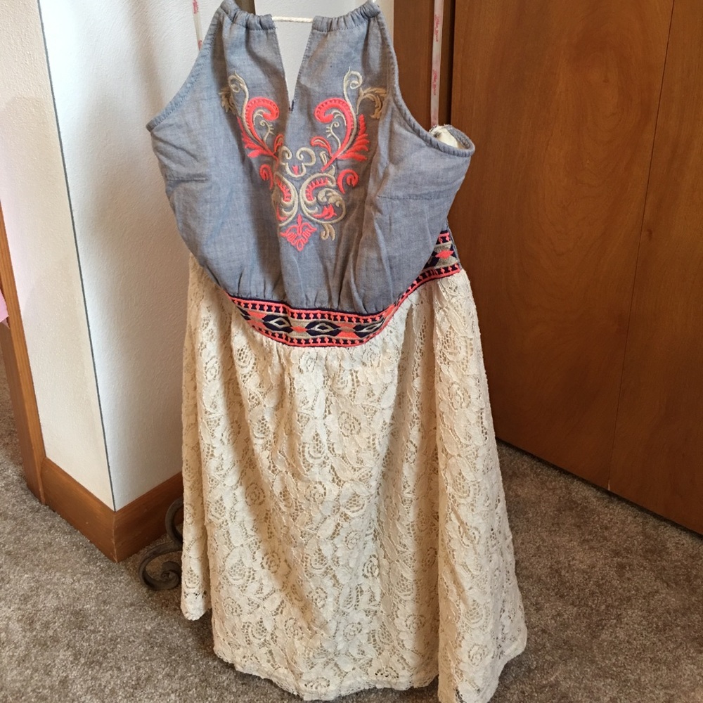 Lace Dress with Embroidery