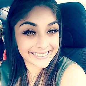 Meet your Posher, Adelina