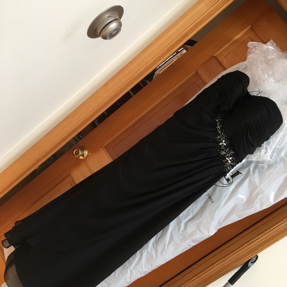 Blk gown