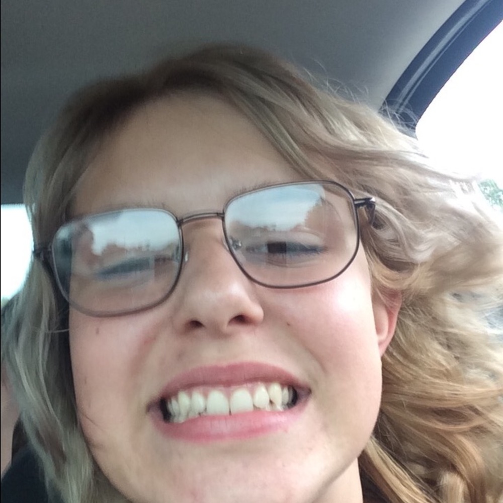 Meet your Posher, Emily