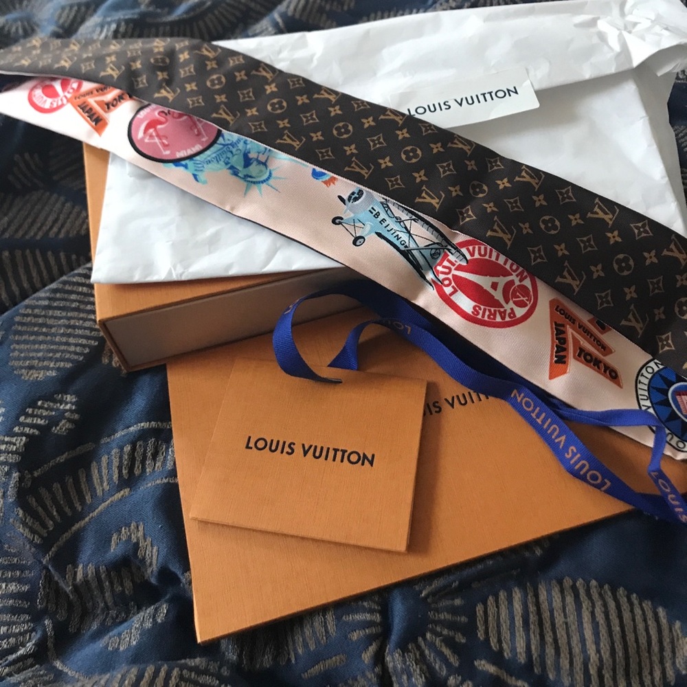 Louis Vuitton World Tour Bandeau