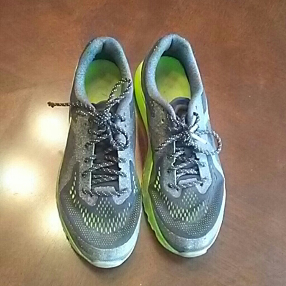 7Y Nike Air Max Athletic Shoes