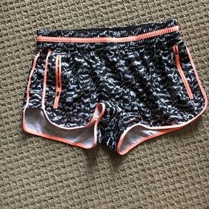 Like new running shorts fabletics w pockets