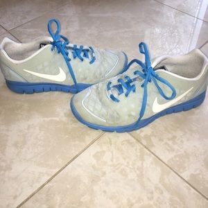 Nike Sneakers - Size 7