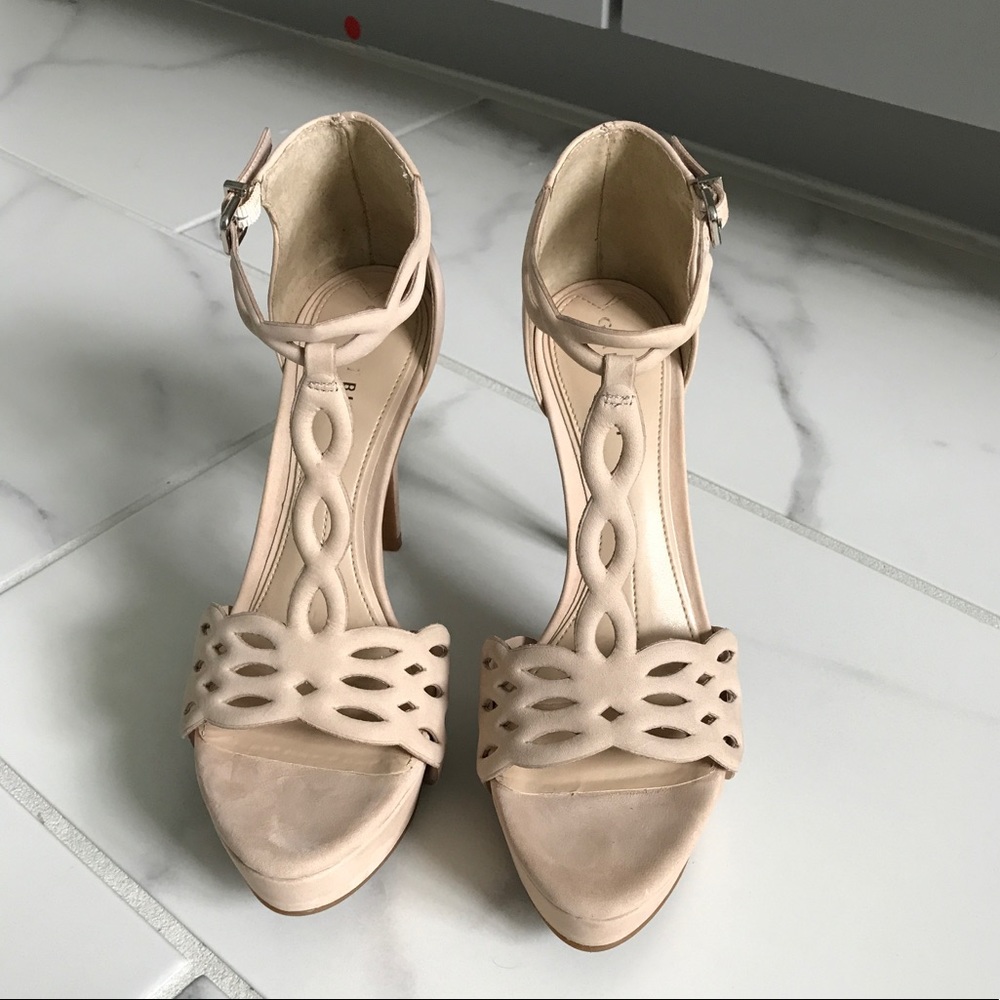 Gianni Bini bisque sandal.