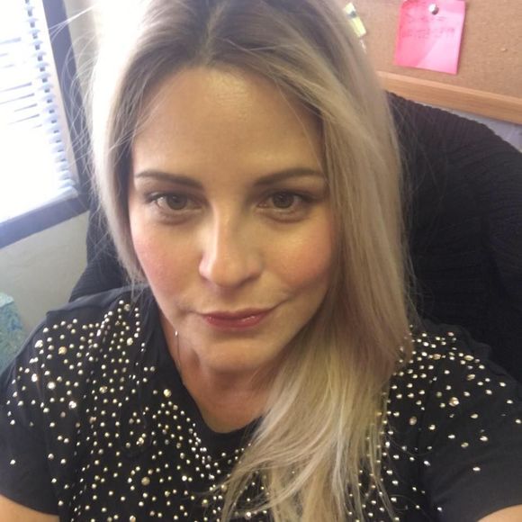 Meet your Posher, Karina - Picture 1 of 1