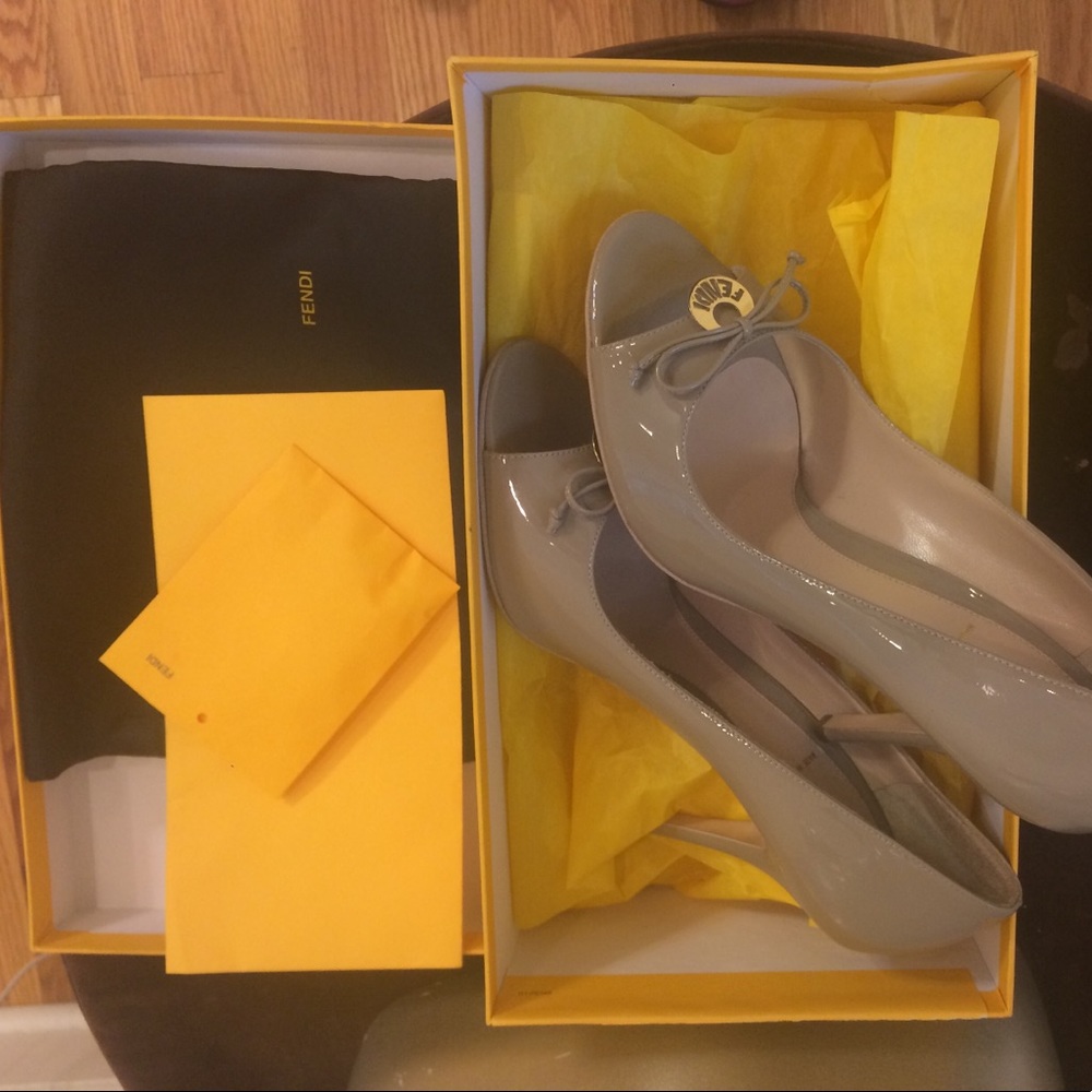 Classic Fendi peep toe pumps - Picture 5 of 7