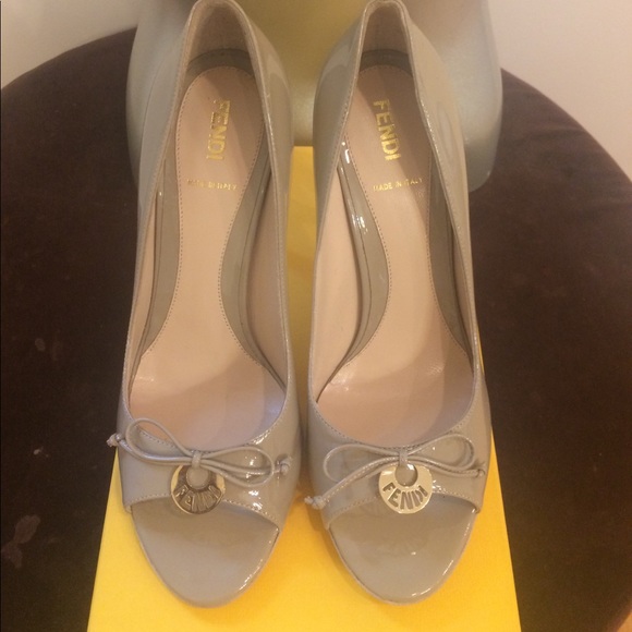 Classic Fendi peep toe pumps - Picture 2 of 7