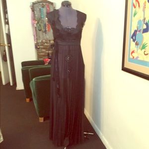 NWOT Gorgeous lace top pleated slip/dress