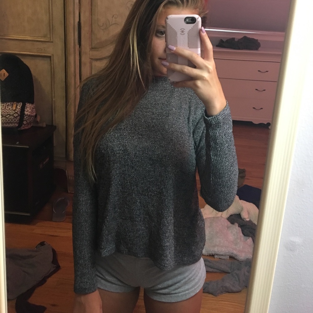 Mock neck long sleeve gray