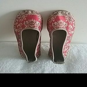 EMBROIDERED SHOES SIZE 9