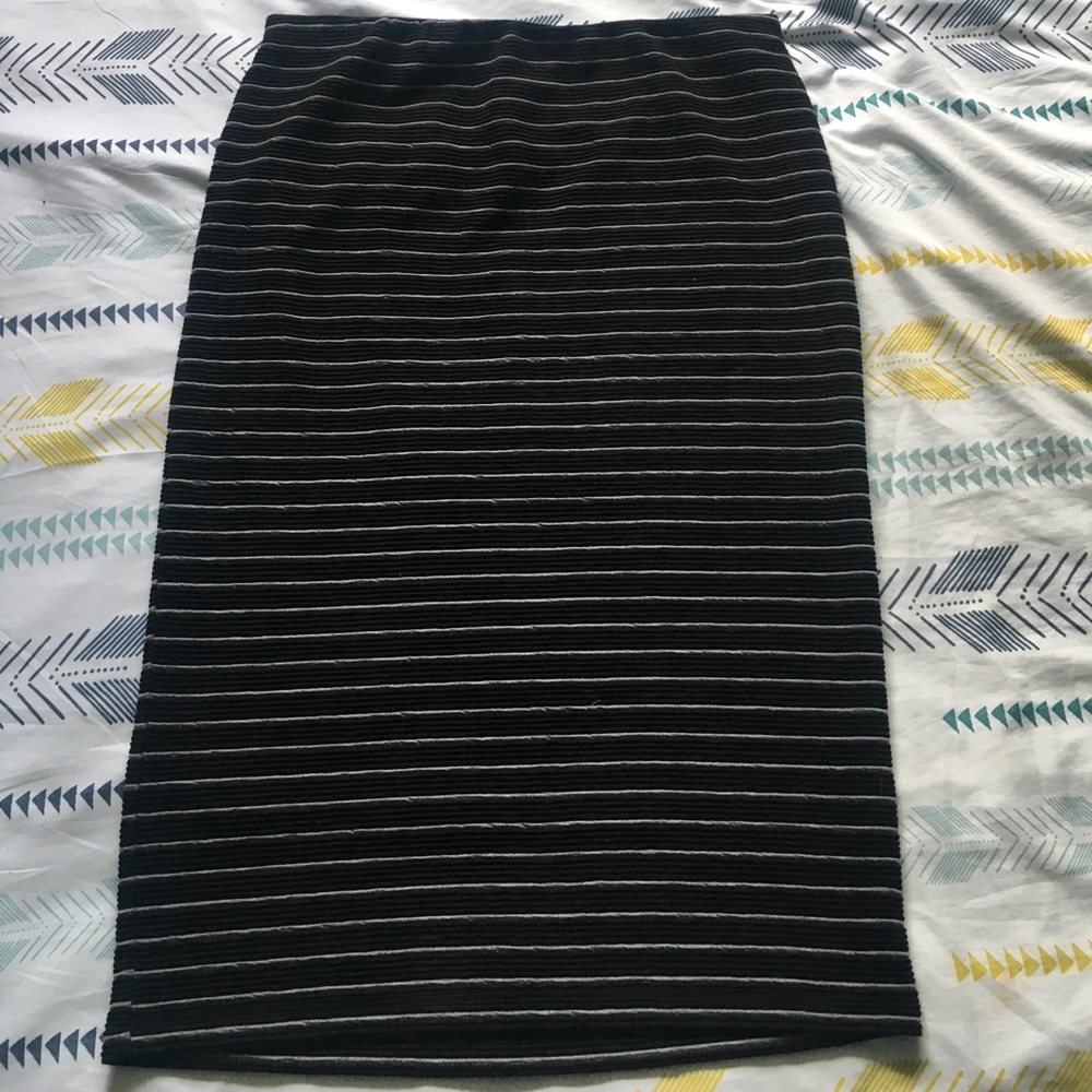 Black striped stretch skirt