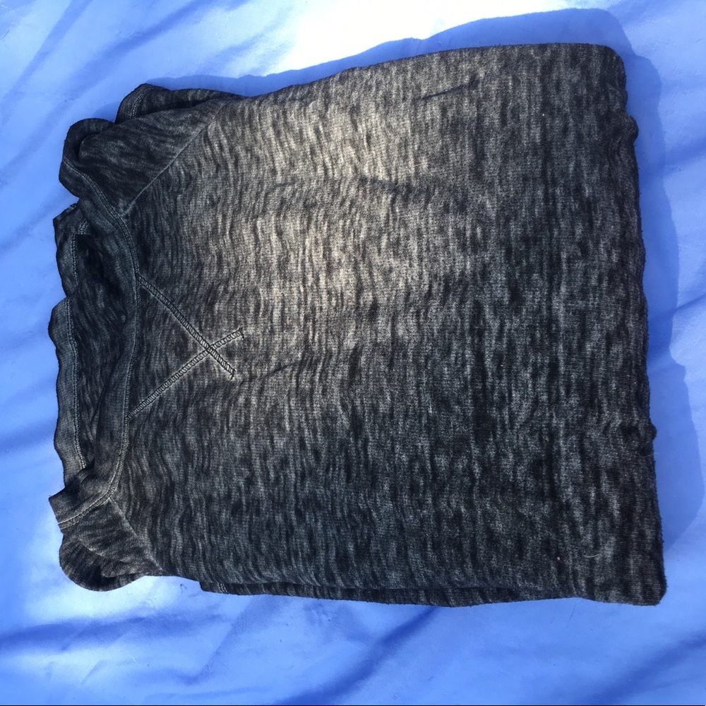 black long sleeve pullover