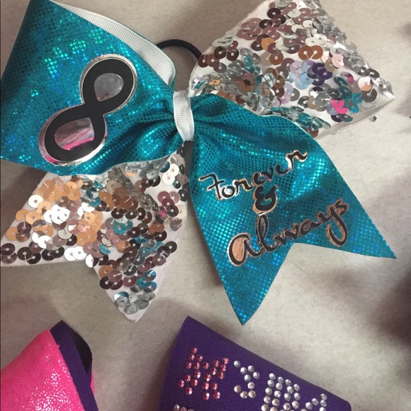 Cheer bows - Picture 3 of 5