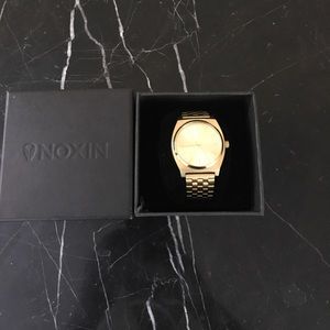Gold / Nixon watch / Time Teller