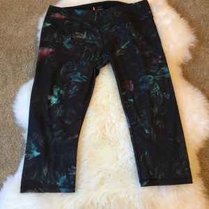 Lucy Capri Leggings