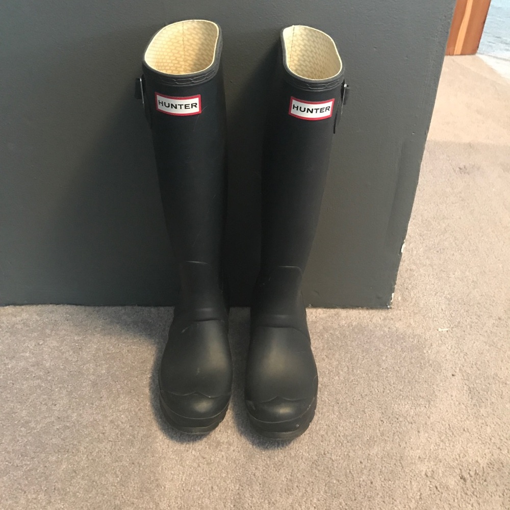 Navy blue Hunter boots!