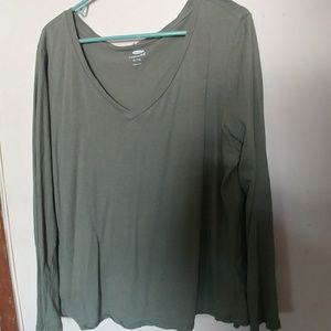 Green long sleeve scoop neck