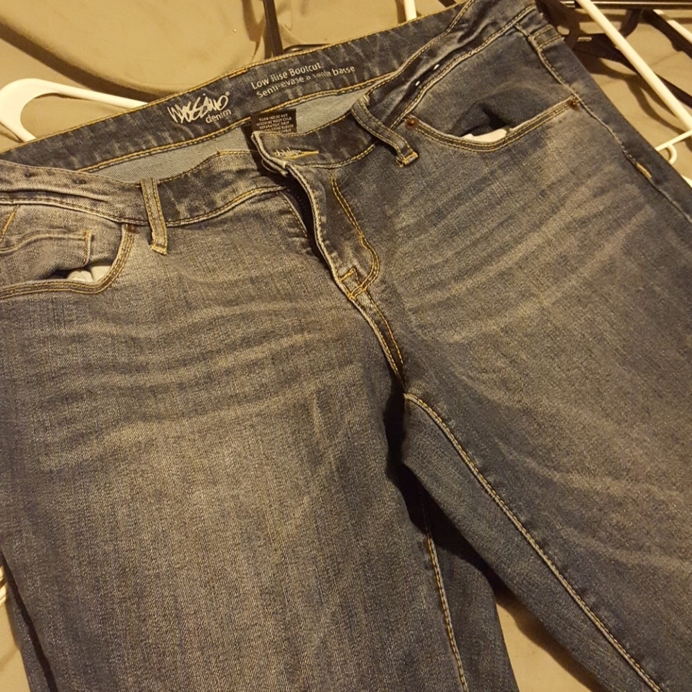 Boot cut - Picture 2 of 3