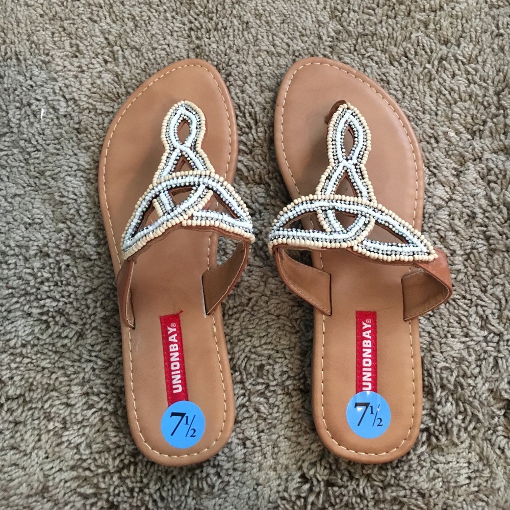 Flat sandals
