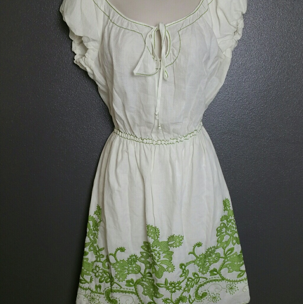 NWT (STAINED) MSSP White Floral Peasant Dress
