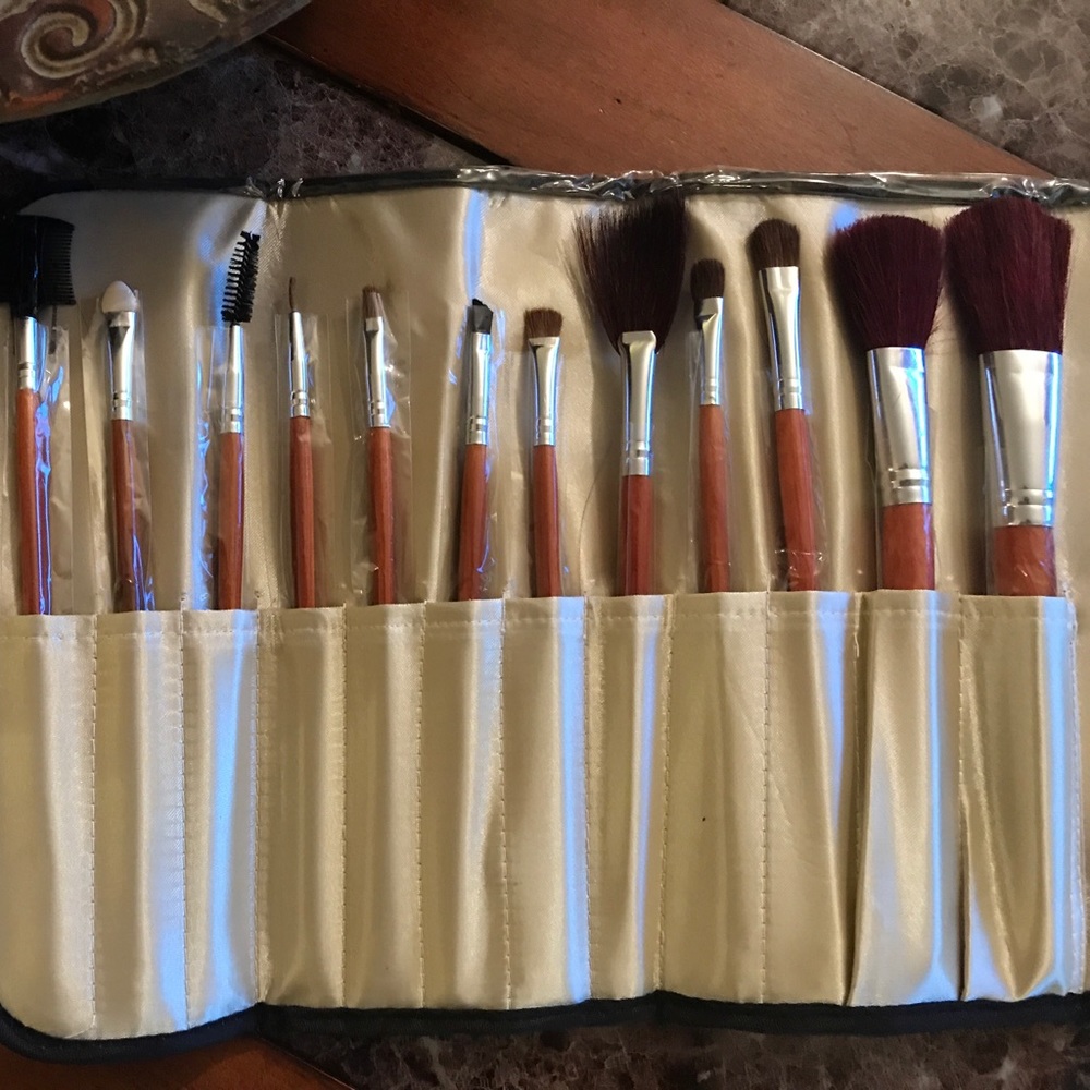 ⭐️NEW⭐️ Make up brush set