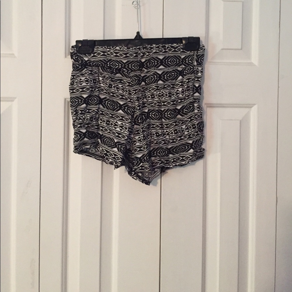 Cute high waisted pattern shorts