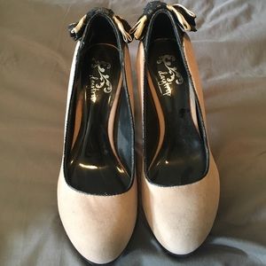 Women's heels. Suede and glitter with bow