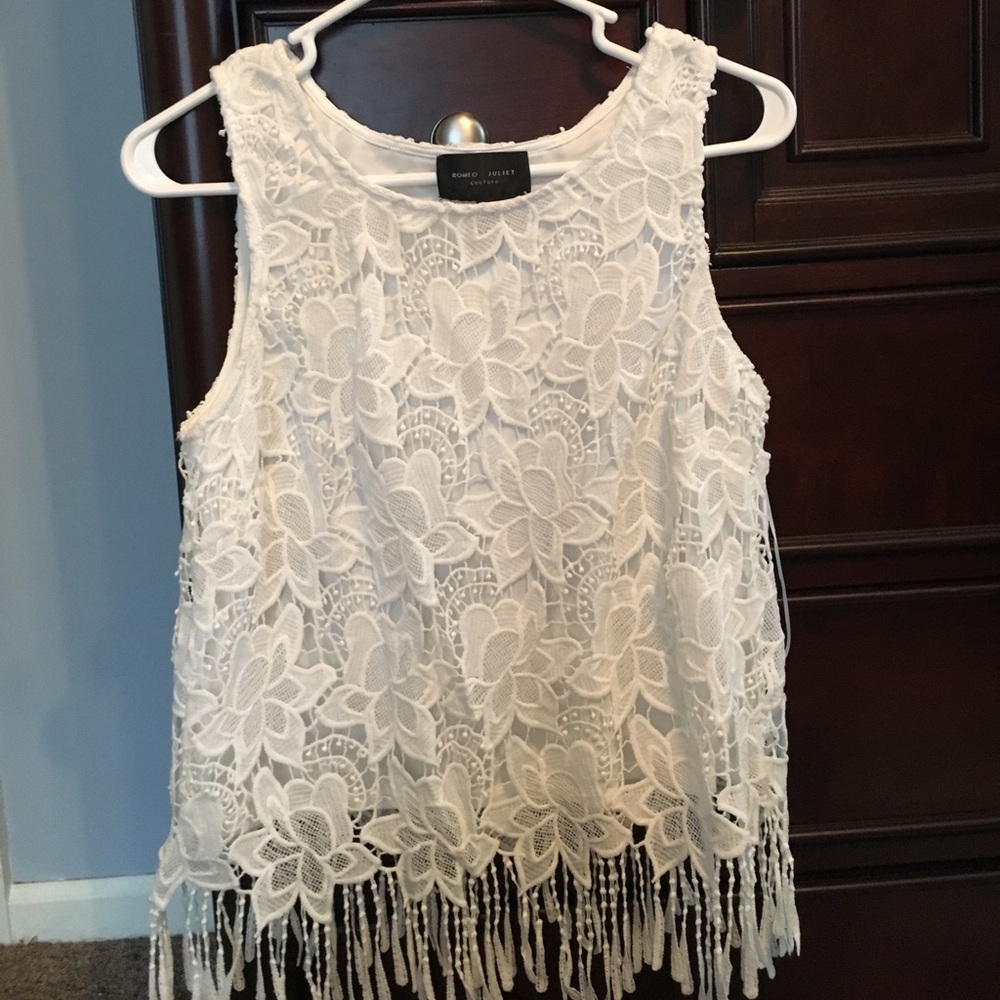 Sleeveless, white lace top