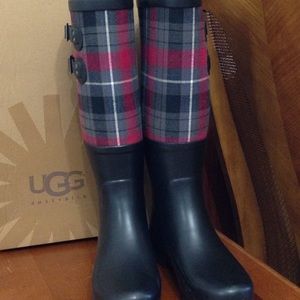 Buy this Ugg rainboots and get free loft skirt!