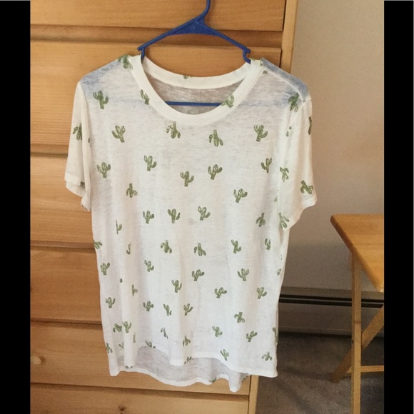 Modcloth Tops - Cactus tshirt