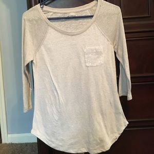 3/4 length sleeve shirt