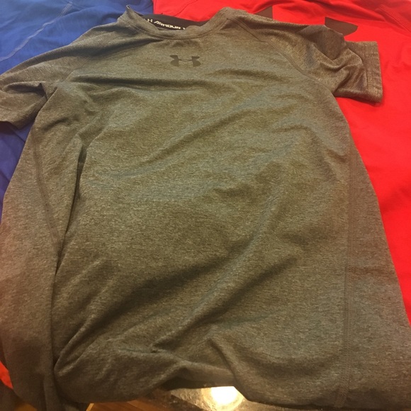 Boys large Under Armor Heat Gear. - Picture 2 of 3