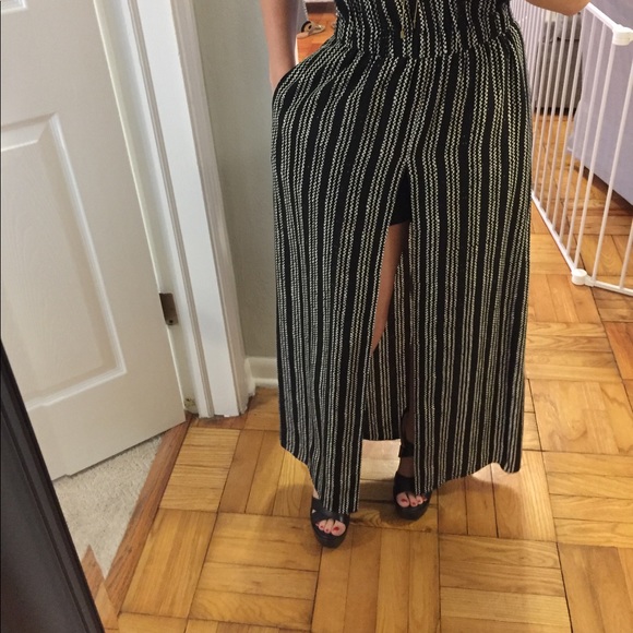 Club Monaco jumpsuit/romper. Size 00. - Picture 2 of 6