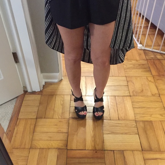 Club Monaco jumpsuit/romper. Size 00. - Picture 3 of 6