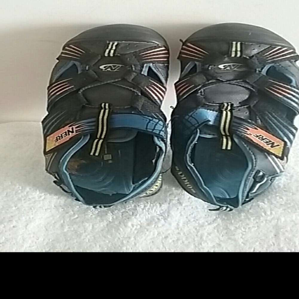 BOYS SANDALS SIZE 6