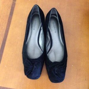 Liz claiborne black ladies flat shoes !