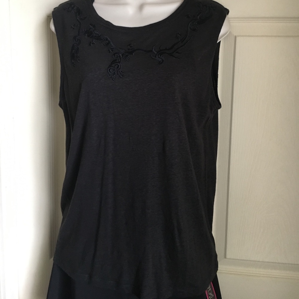 NWT Sanctuary Embroidered Sleeveless Tee M