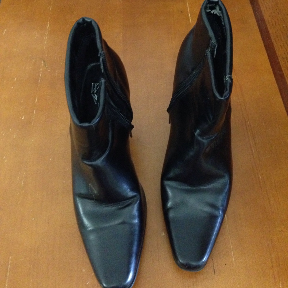 Back to school! Ladies boots! Very clean!