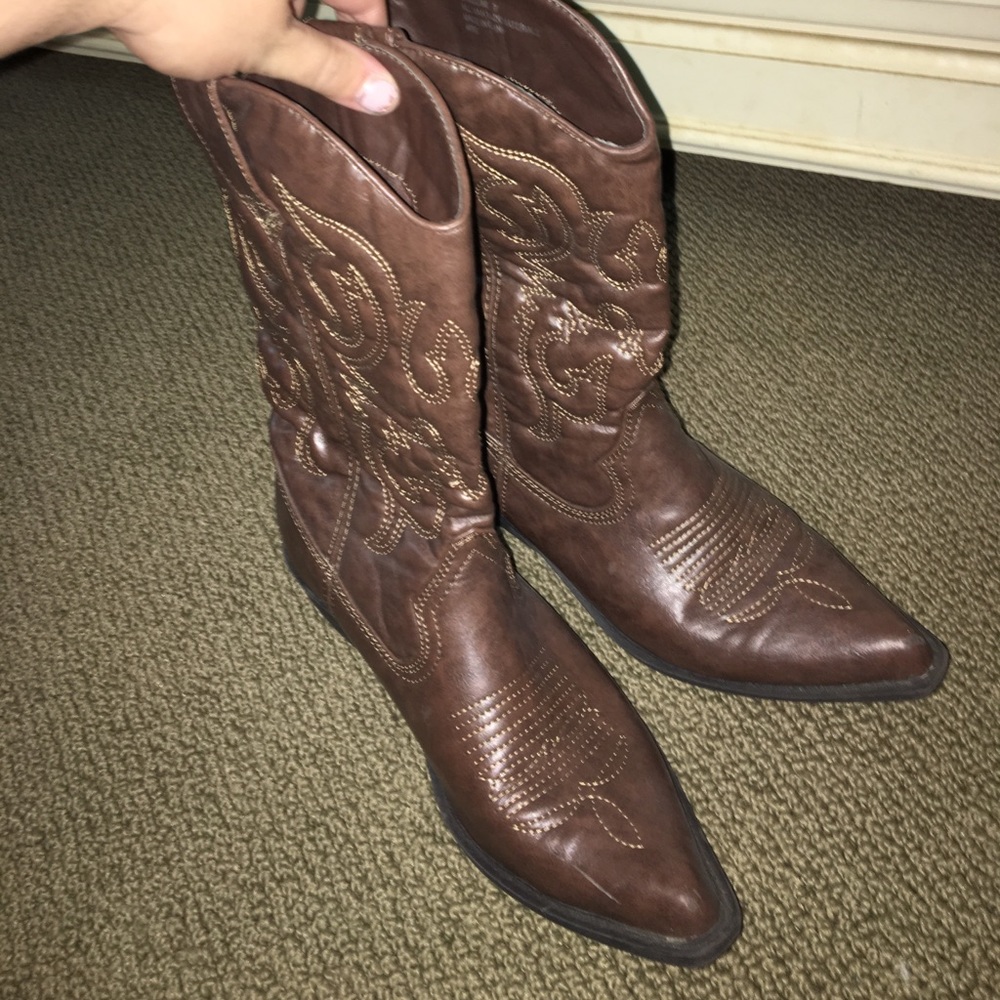 Never been worn Madden girl cowboy boots