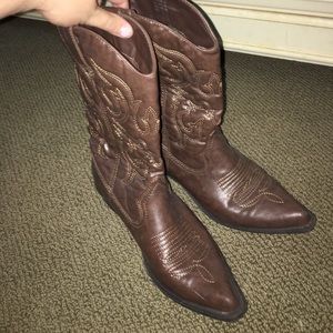 Never been worn Madden girl cowboy boots
